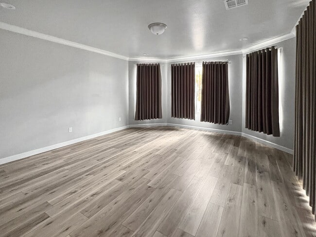 Building Photo - 2916 N Amor Ave