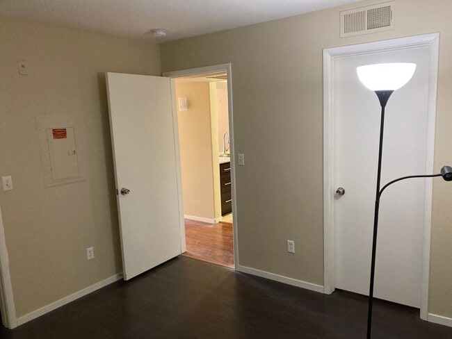 Building Photo - Gated community just minutes south of the strip, 2br/2bath, 2nd floor condo.