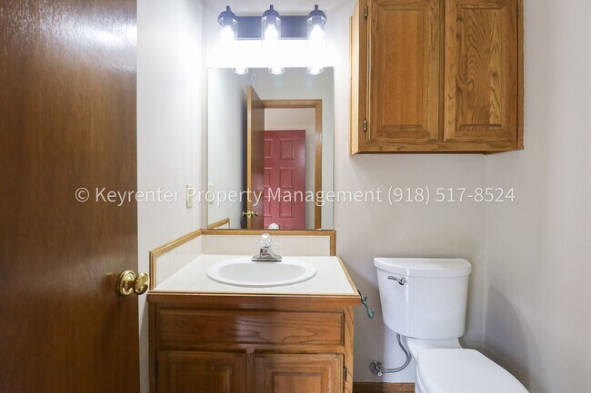 Building Photo - Recently Updated 3 Bed 2.5 Bath in Bixby - Move in Ready!