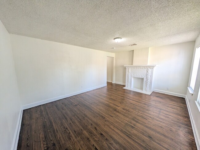 Building Photo - 1627 N Denver Ave