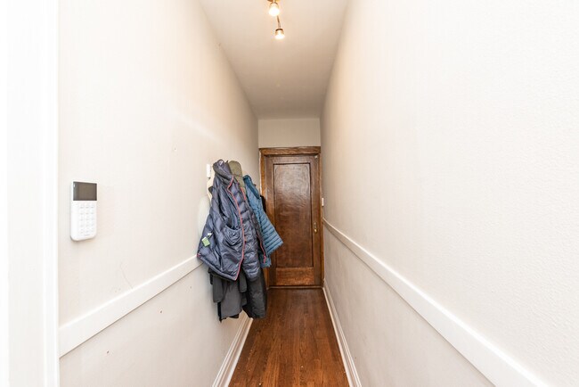 Building Photo - 426 S Elmwood Ave