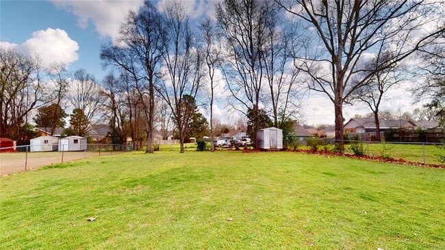 Building Photo - 710 Old Creek Rd