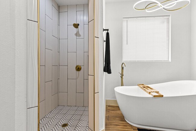 Building Photo - 12370 W University Blvd