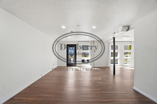 Building Photo - 1133 N Byrne Rd