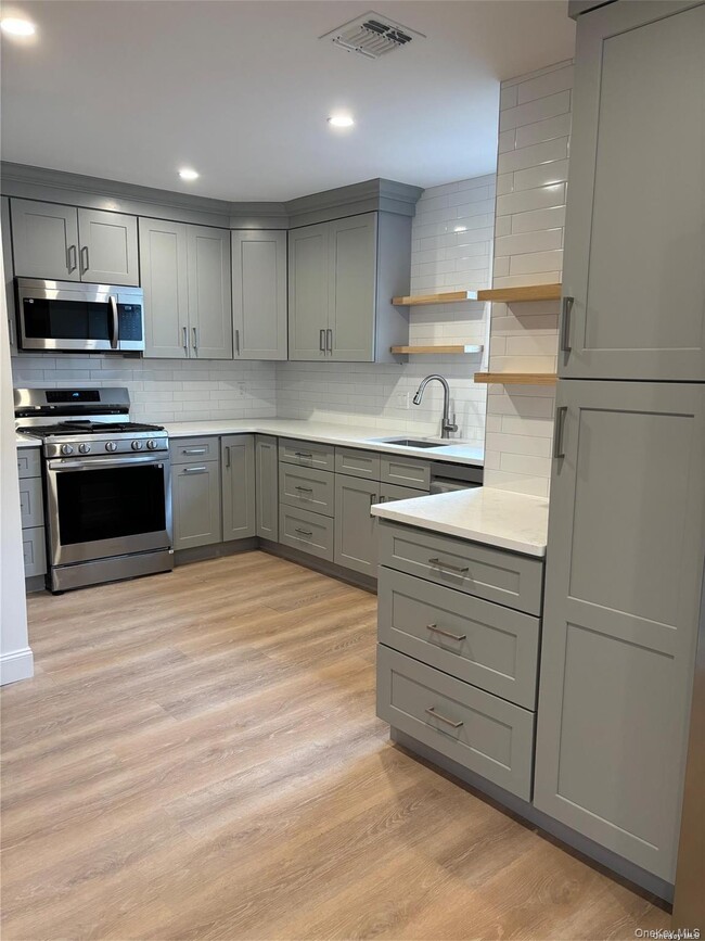 Building Photo - 1353 Old Northern Blvd