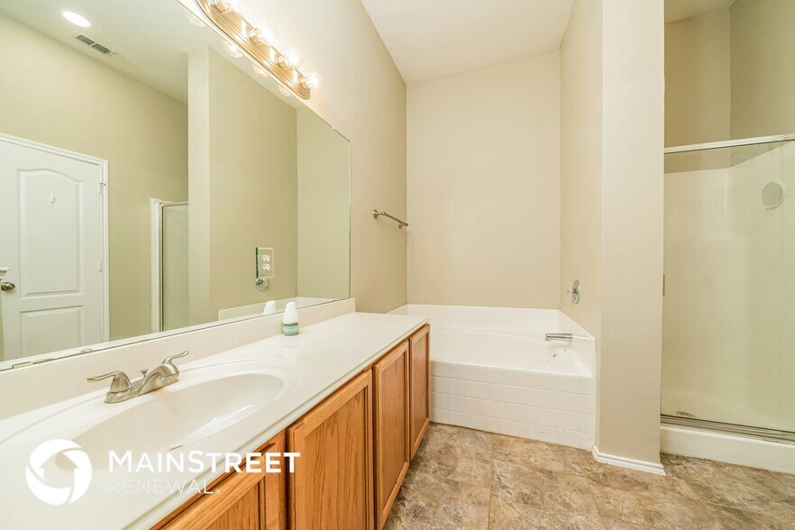 Building Photo - 623 Soledad St