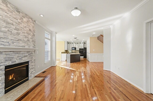 Building Photo - Spacious 5-Bedroom Fredericksburg Home with Flexible Living & Over 3,500 Sq Ft