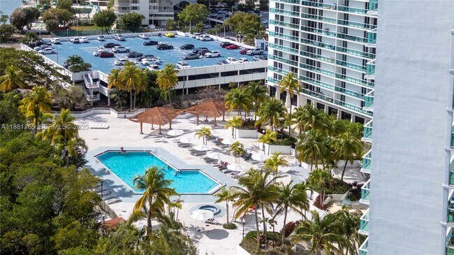 Building Photo - 100 Bayview Dr