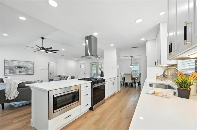 Building Photo - 7021 Thornwood Dr