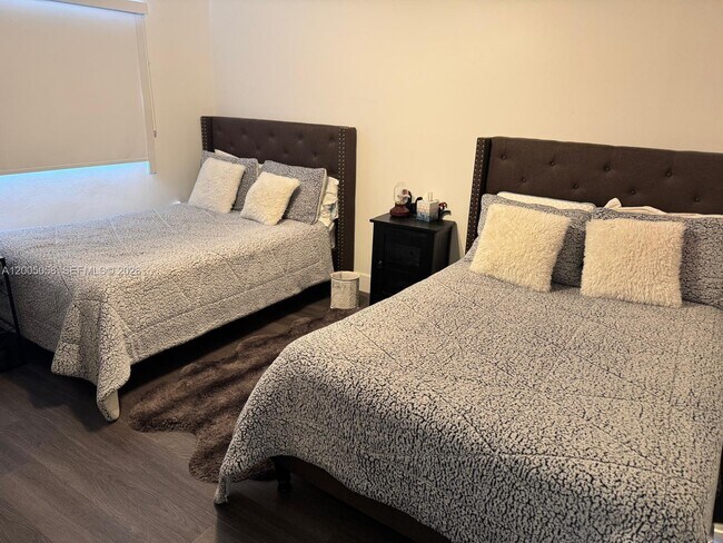 Building Photo - 2911 Monroe St