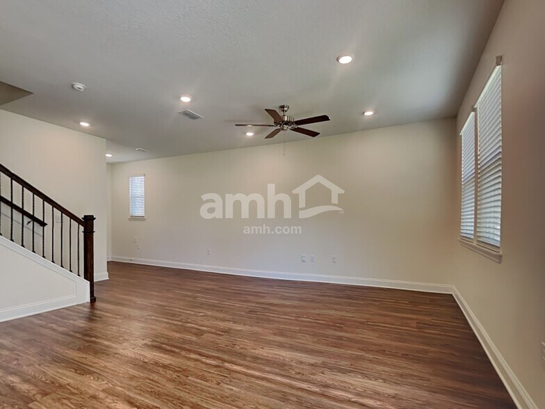 Building Photo - 283 Onate Cir