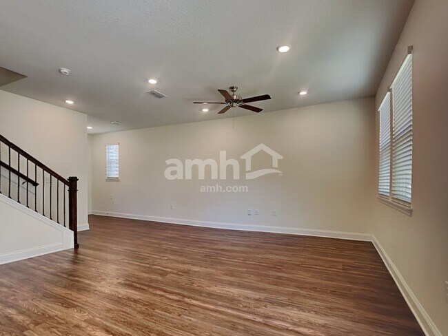 Building Photo - 167 Onate Cir
