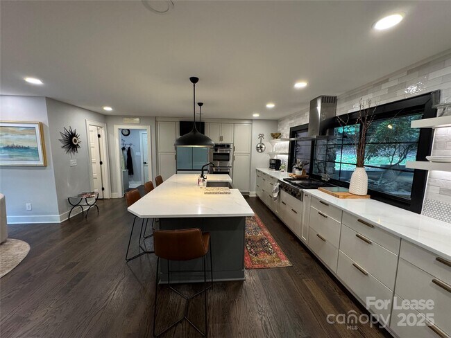 Building Photo - 210 Hargett Ct