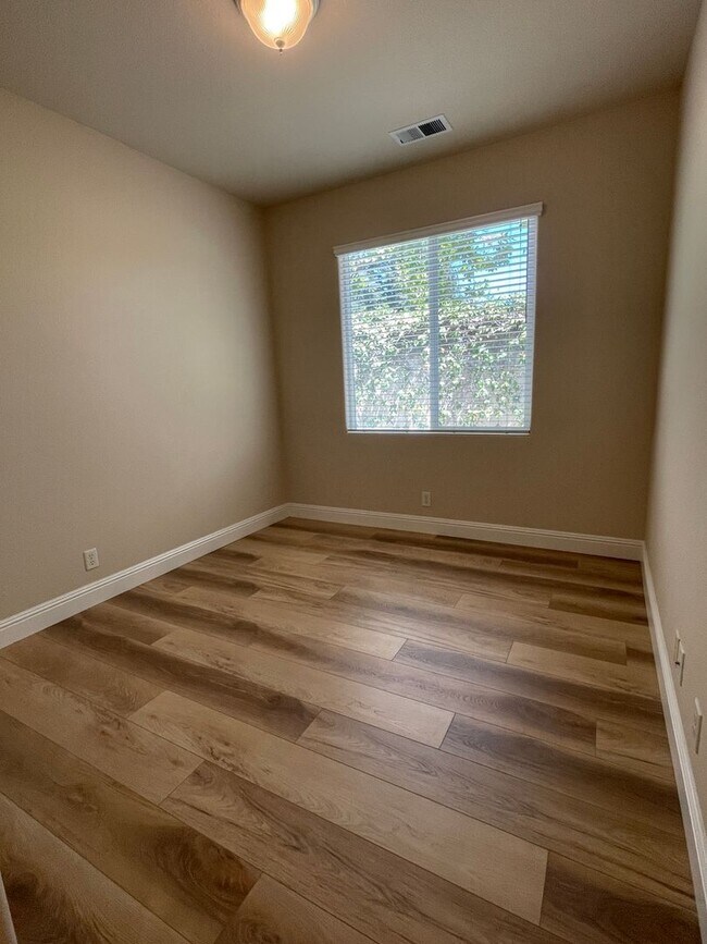 Building Photo - 1020 White Cloud Dr