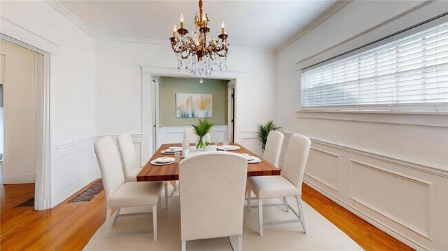 Building Photo - 609 N Ash St