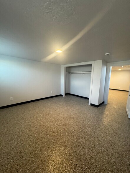 Building Photo - 639 S Coleman St