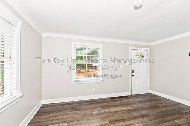 Building Photo - 1065 N Lafayette St