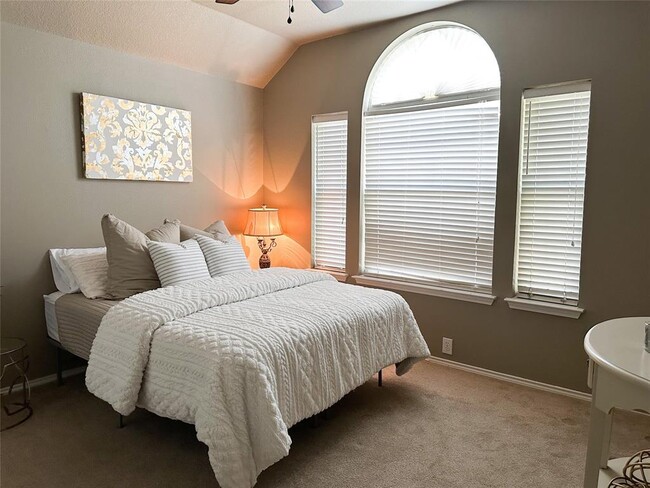 Building Photo - 16422 Red Crest Dr