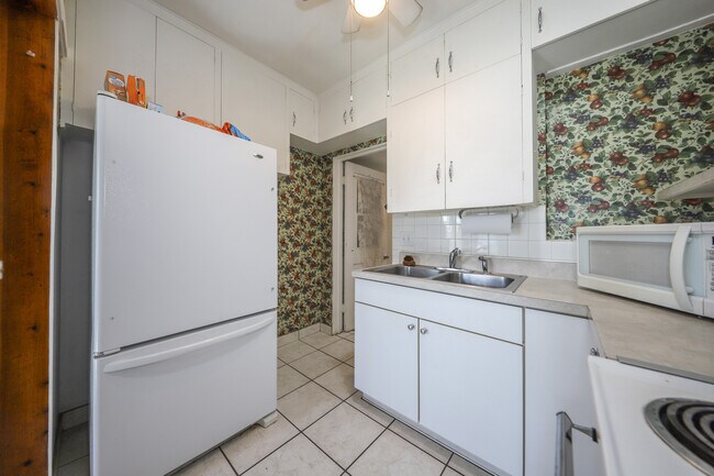 Building Photo - 3431 N Edith Blvd
