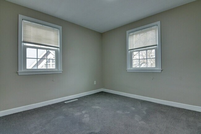 Building Photo - 30 Trull St