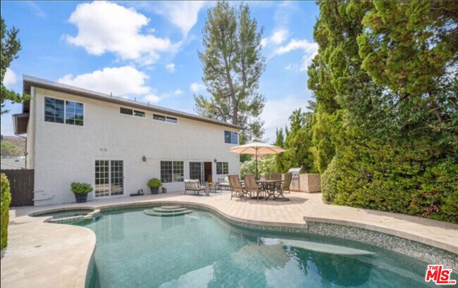 Building Photo - 26065 Redbluff Dr