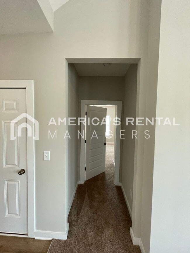 Building Photo - Available Now!! PRICE REDUCTION*** SIGN A ...