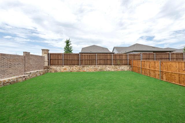 Building Photo - 606 Green Grass Dr