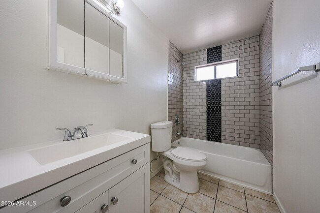 Building Photo - 2226 W Heatherbrae Dr