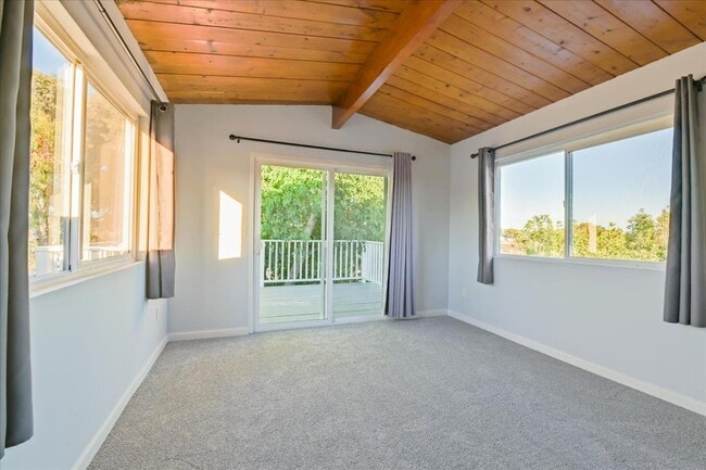 Building Photo - 2563 Roseview Pl