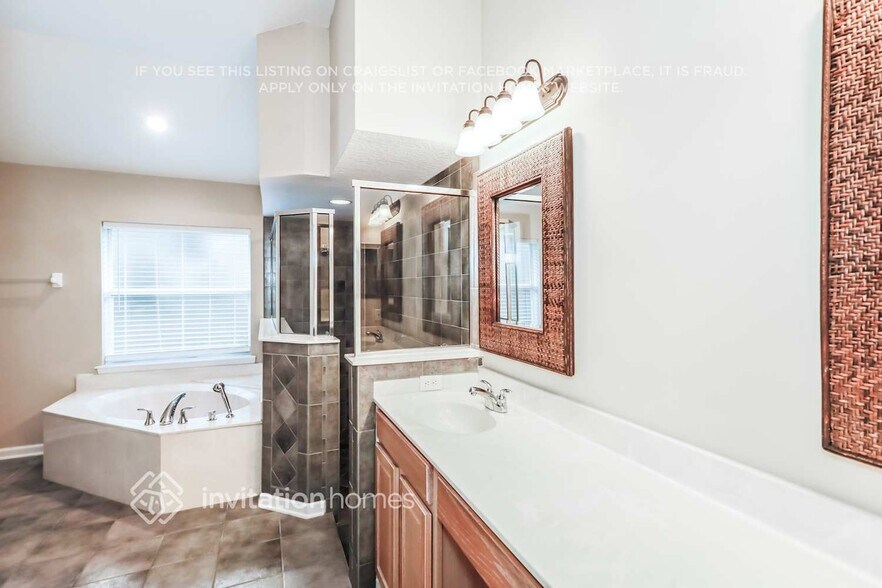 Building Photo - 420 Heather Park Ln