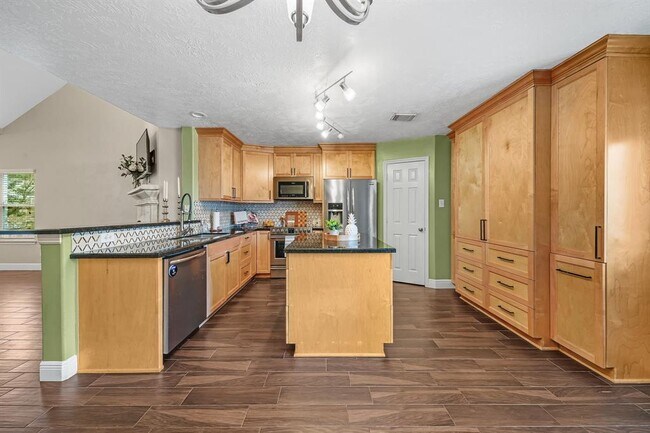 Building Photo - 18436 Sunrise Pines Dr