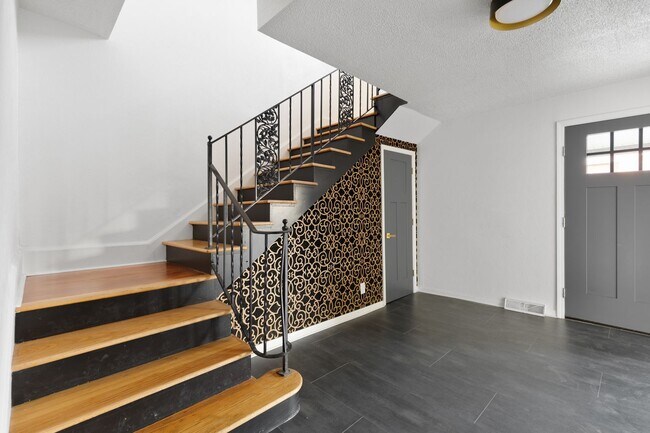 Building Photo - Pendleton Heights 4BR—Updated Historic Cha...