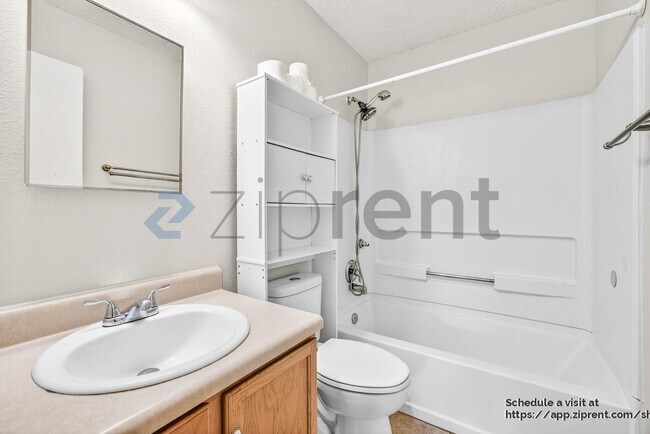 Building Photo - 5515 Champions Hill Dr