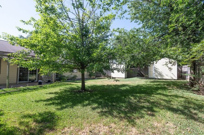 Building Photo - Single Story, Energy Efficient Home - Move...