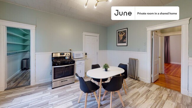 Building Photo - Room in Shared 4 bed/1 bath home in Dorchester Center