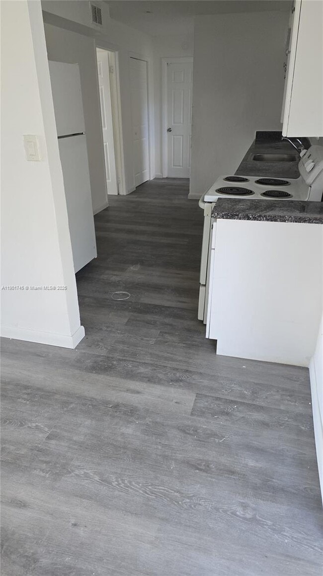 Building Photo - 5167 Pat Pl