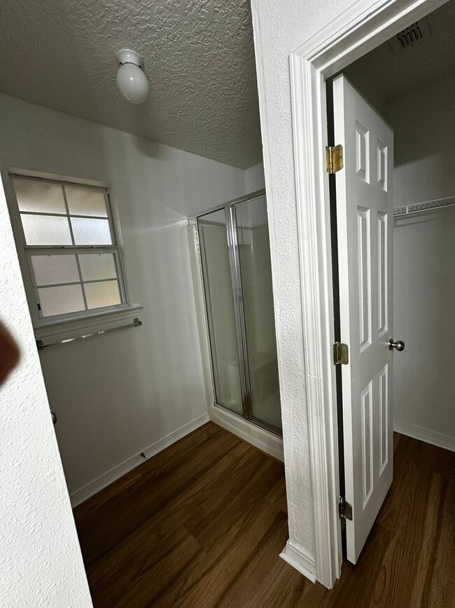 Building Photo - Spacious All Brick 4/3 in Whisper Creek