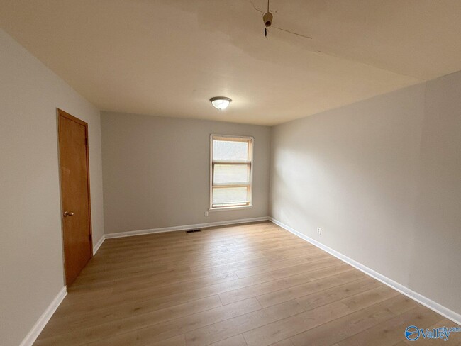 Building Photo - 2106 NW Sullivan Rd