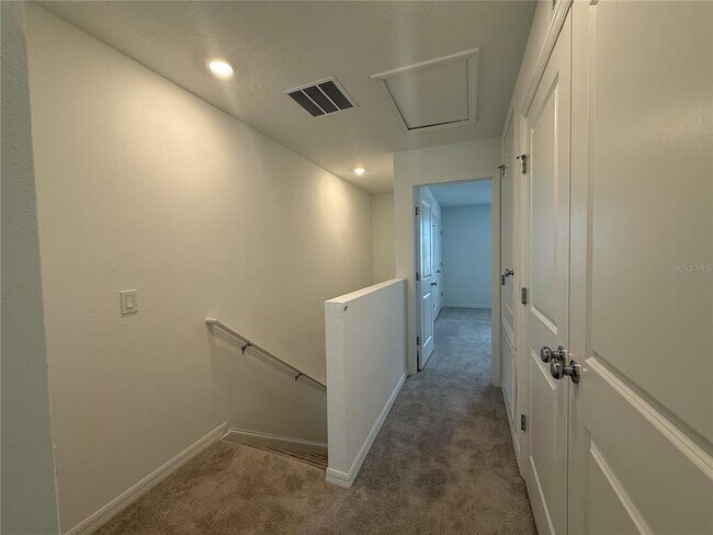 Building Photo - 3009 Skyline Lp