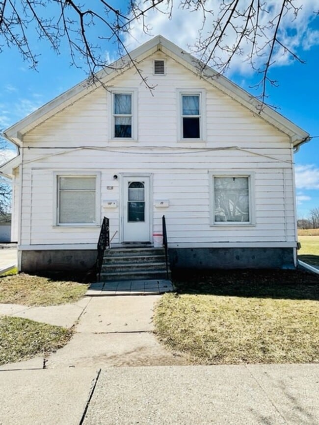 Building Photo - 714 4th St