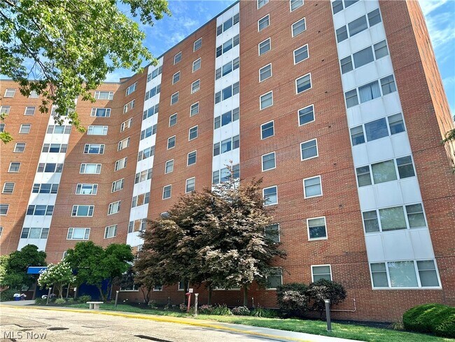 Building Photo - 11850 Edgewater Dr