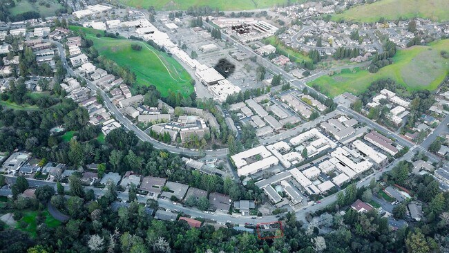 Building Photo - 2092-2094 Donald Dr