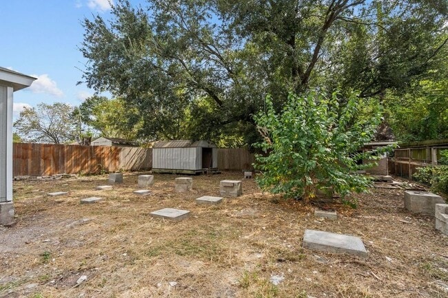 Building Photo - 2105 2nd St