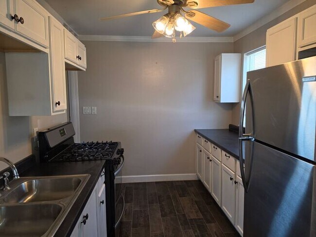 Building Photo - Mishawaka Southside Single family home with Garage