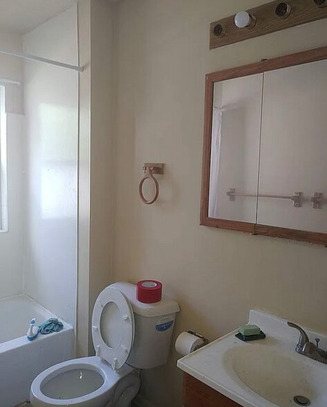 Building Photo - 3706 E 131st St