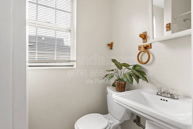 Building Photo - 153 Little St SE