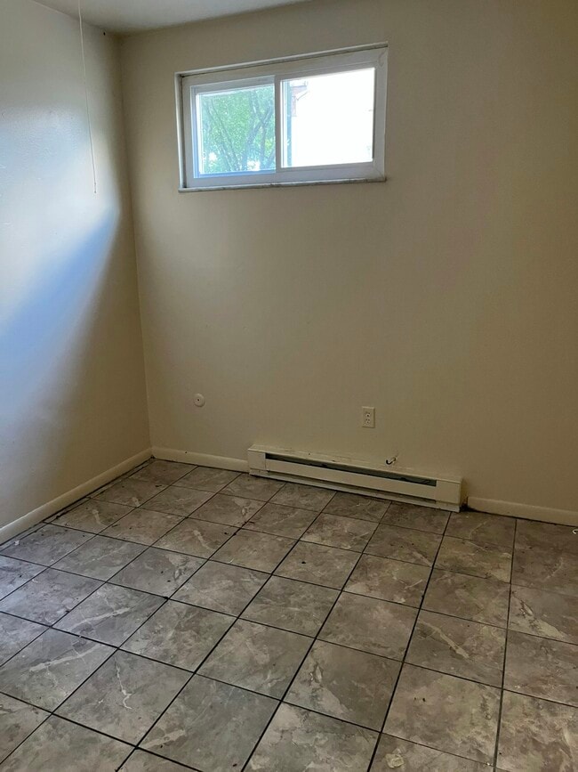 Building Photo - 4649 Forsythe Ave