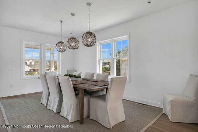 Building Photo - 916 Ocean Ave