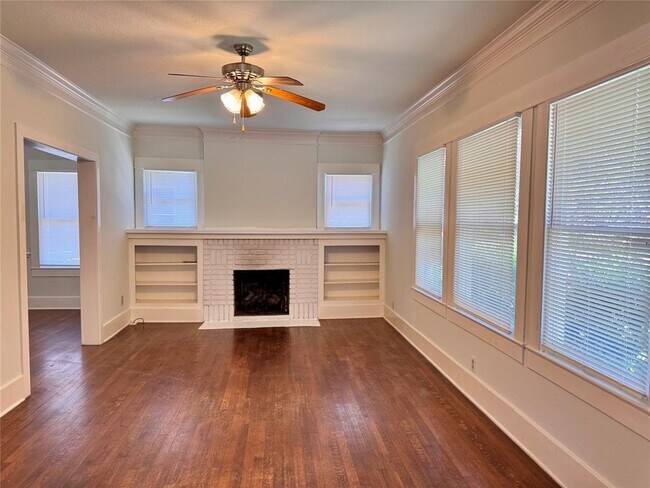 Primary Photo - 4522 McKinney St