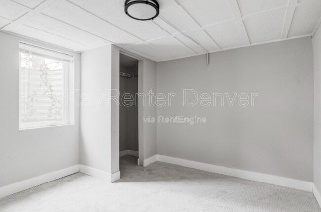 Building Photo - 3855 Cook St